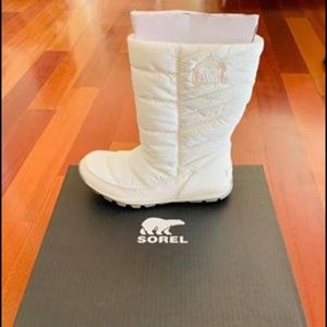 Never Used Sorel Whitney Midi boots (size 6)